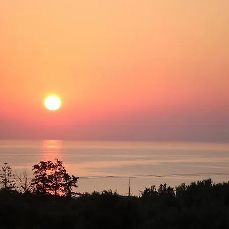 Mareva * Χερσόνησος